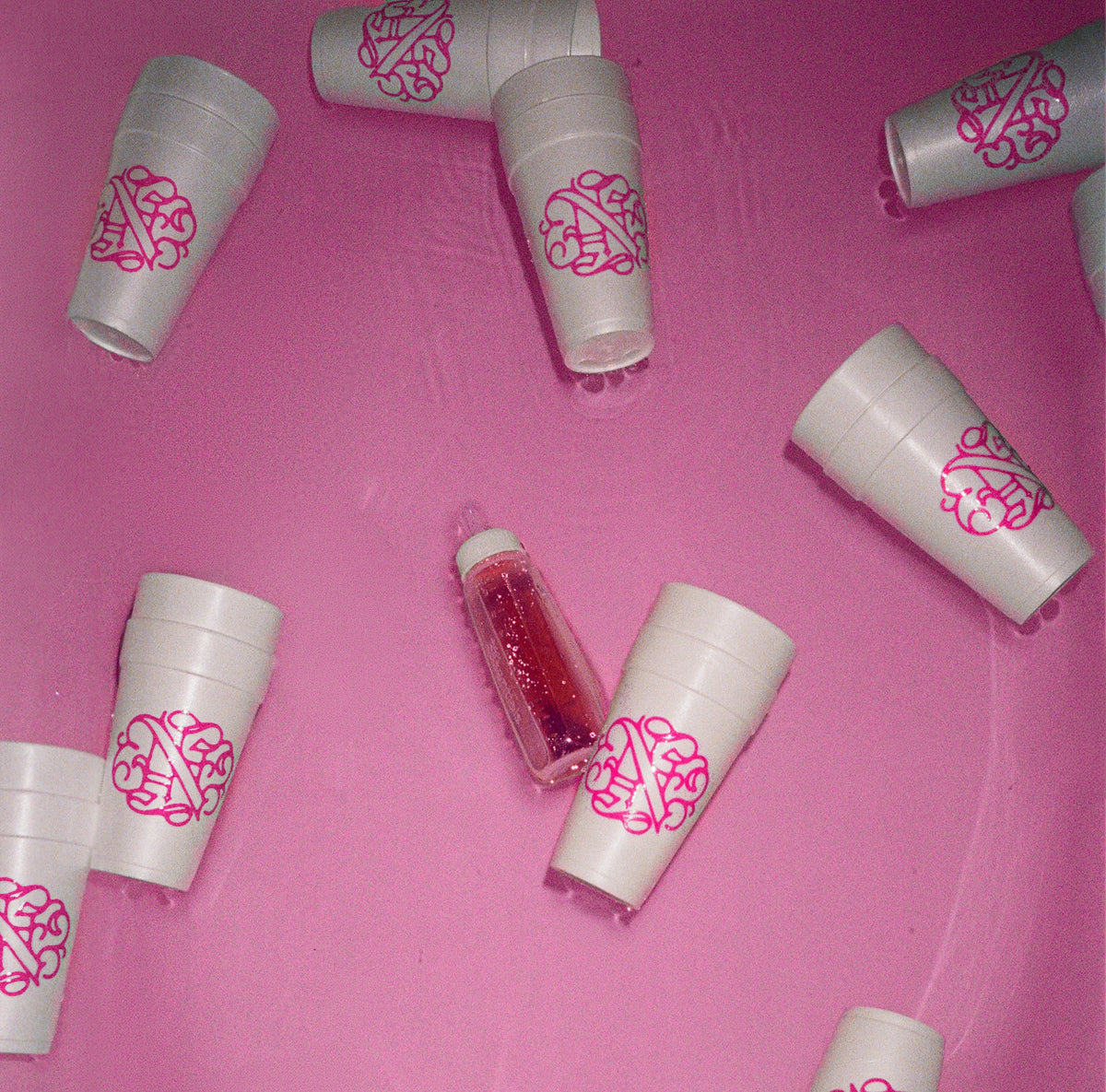 NOBLEZ Double Cups im Wasser
